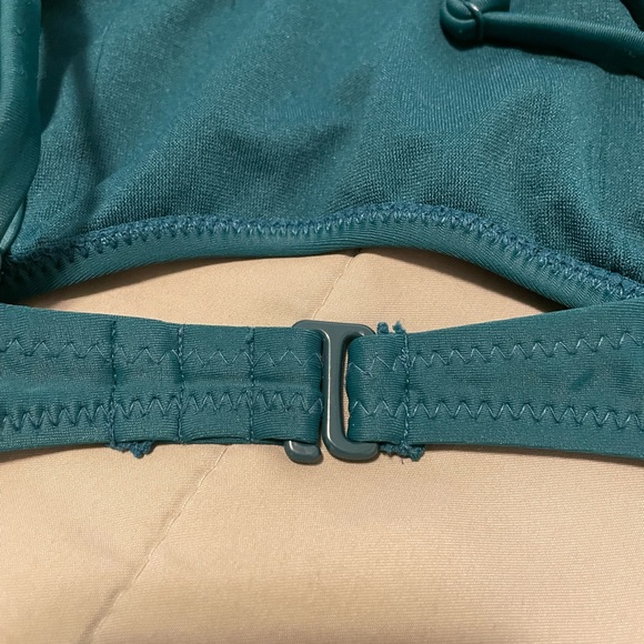 Old Navy Bikini Top (top only) size medium GREAT USED CONDITION - Picture 2 of 4